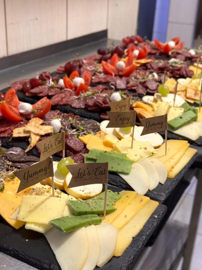 Hotel Oppium Restaurant & Garden Русе Екстериор снимка