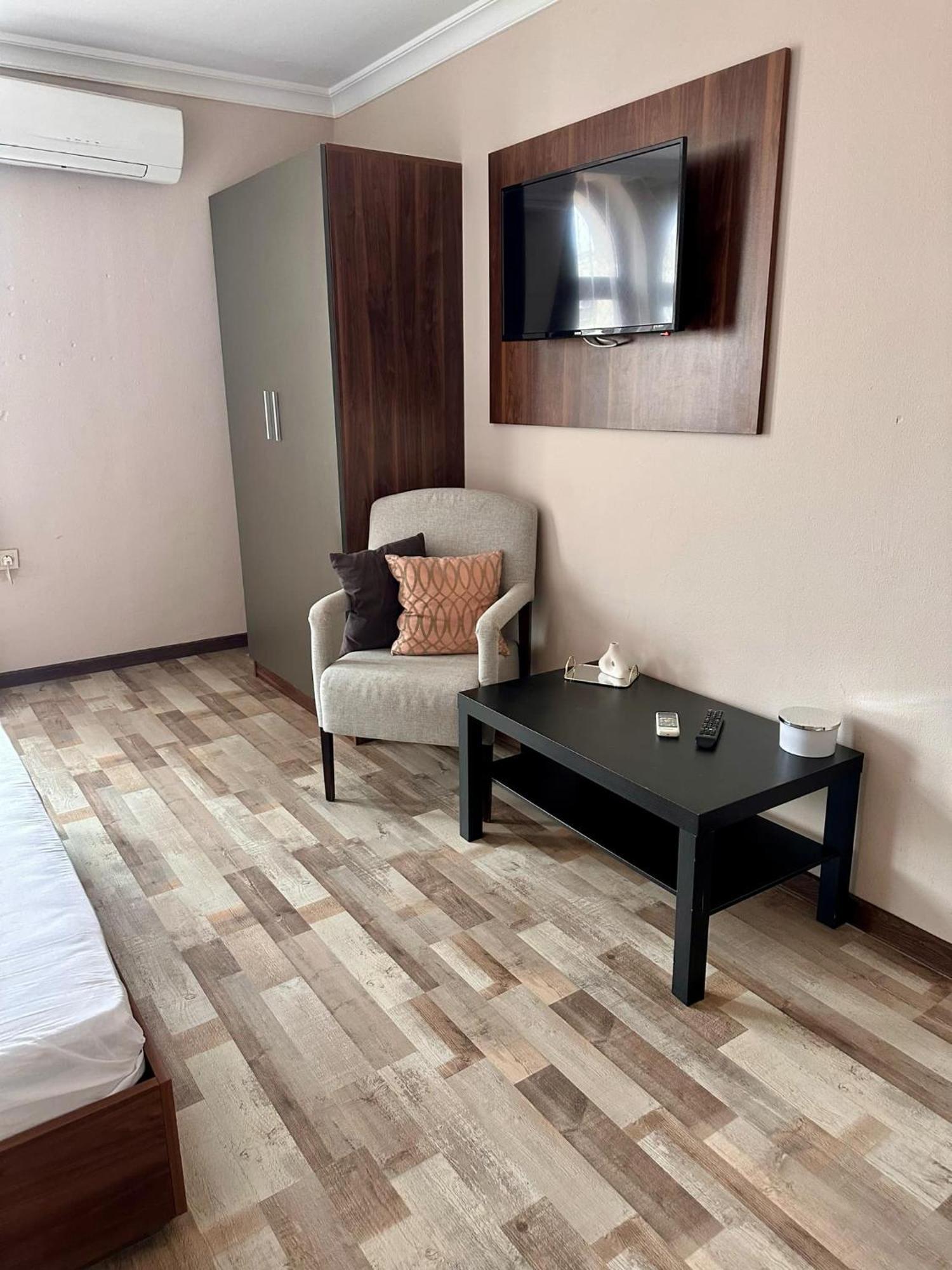 Hotel Oppium Restaurant & Garden Русе Екстериор снимка