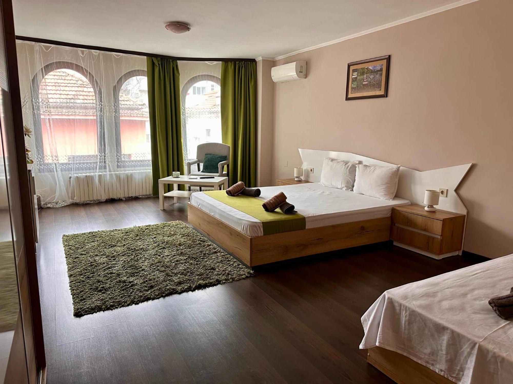Hotel Oppium Restaurant & Garden Русе Екстериор снимка