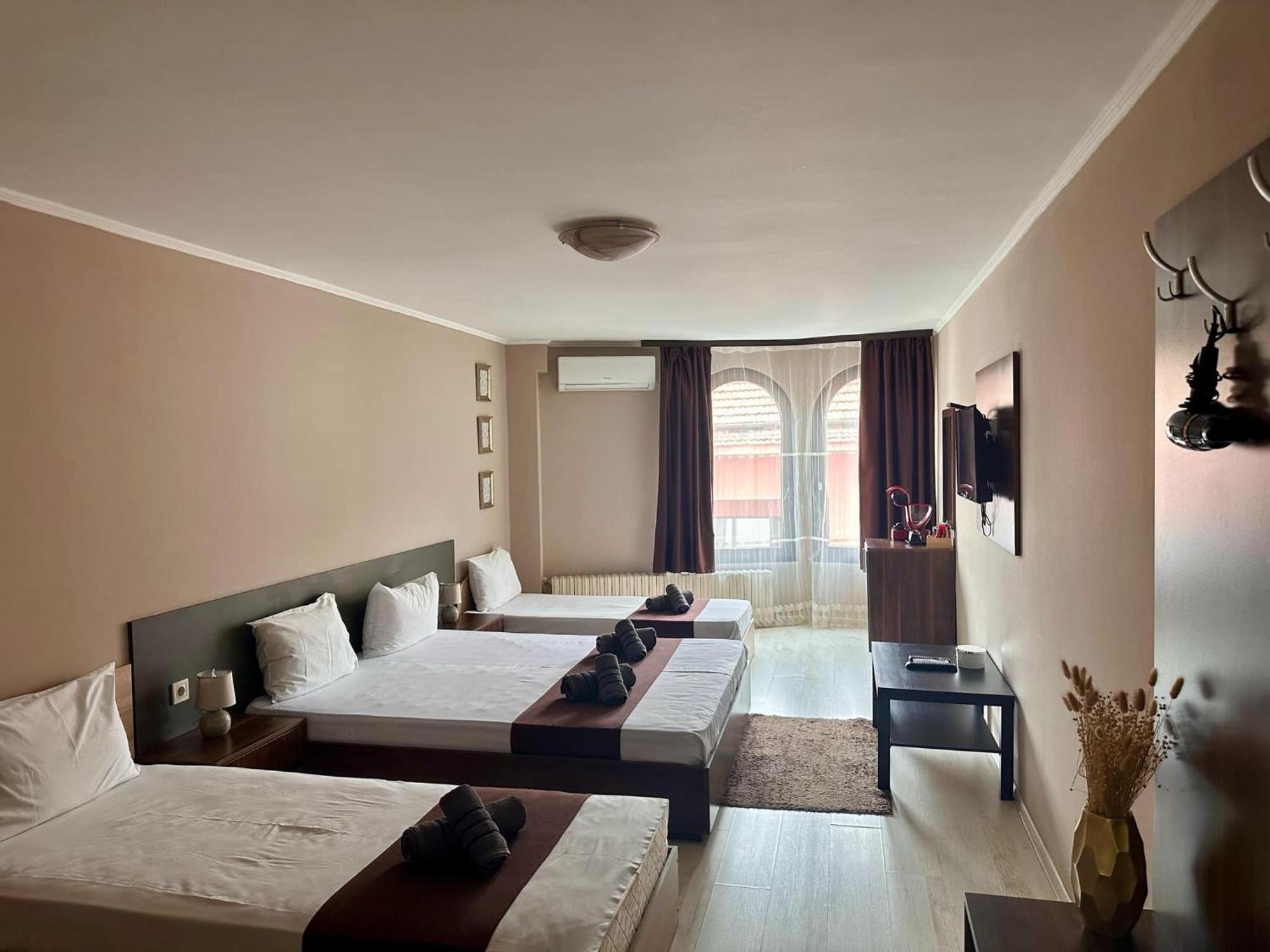 Hotel Oppium Restaurant & Garden Русе Екстериор снимка
