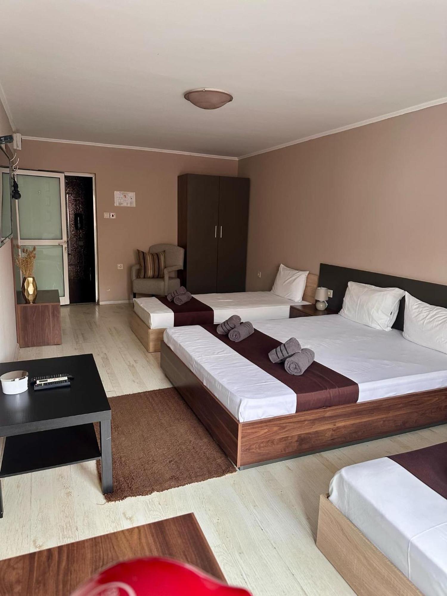 Hotel Oppium Restaurant & Garden Русе Екстериор снимка