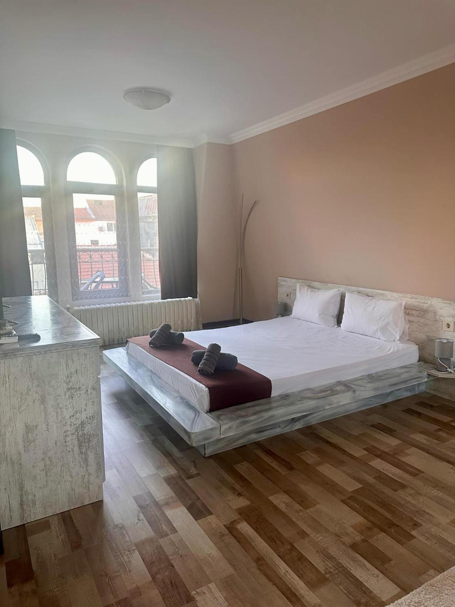 Hotel Oppium Restaurant & Garden Русе Екстериор снимка