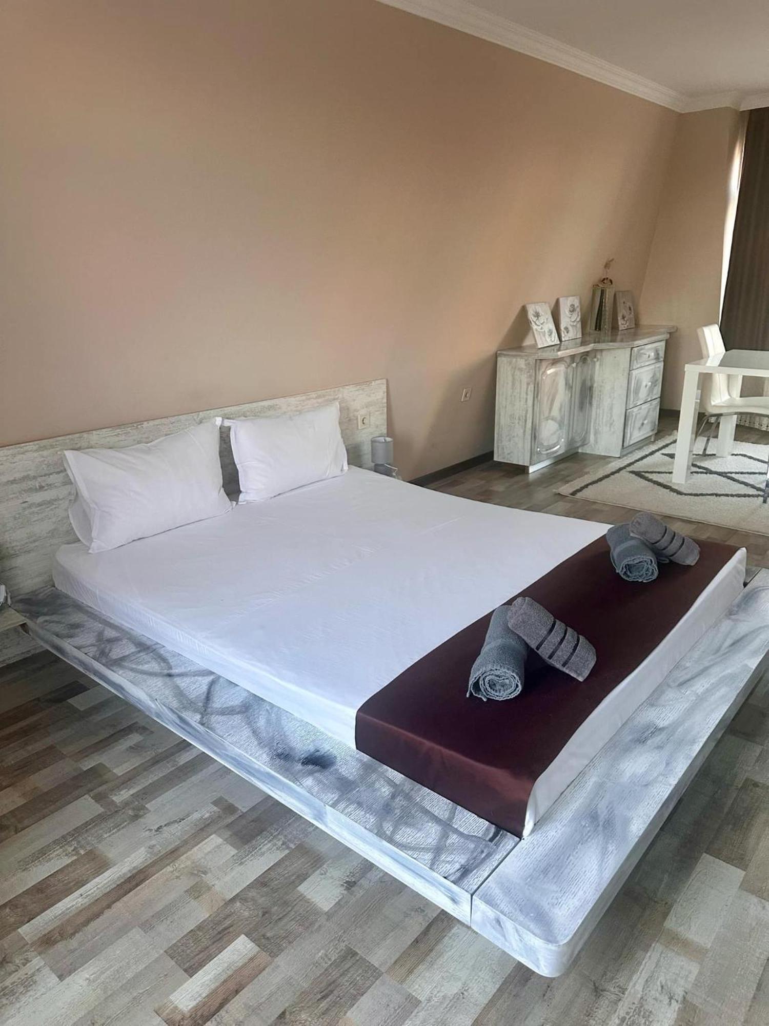 Hotel Oppium Restaurant & Garden Русе Екстериор снимка
