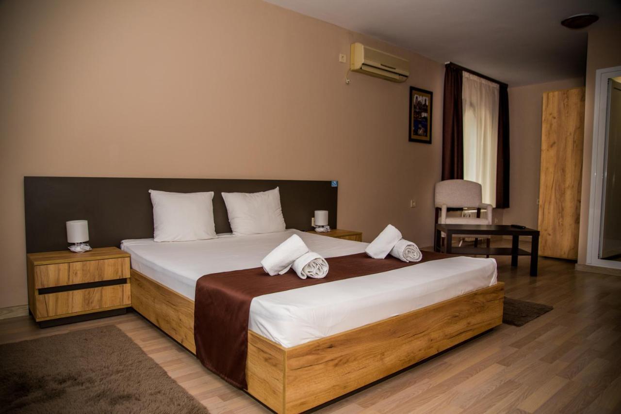 Hotel Oppium Restaurant & Garden Русе Екстериор снимка