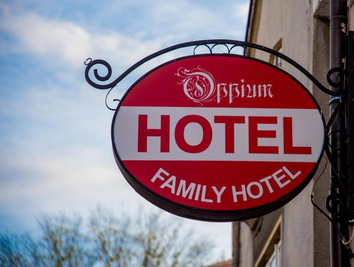 Hotel Oppium Restaurant & Garden Русе Екстериор снимка